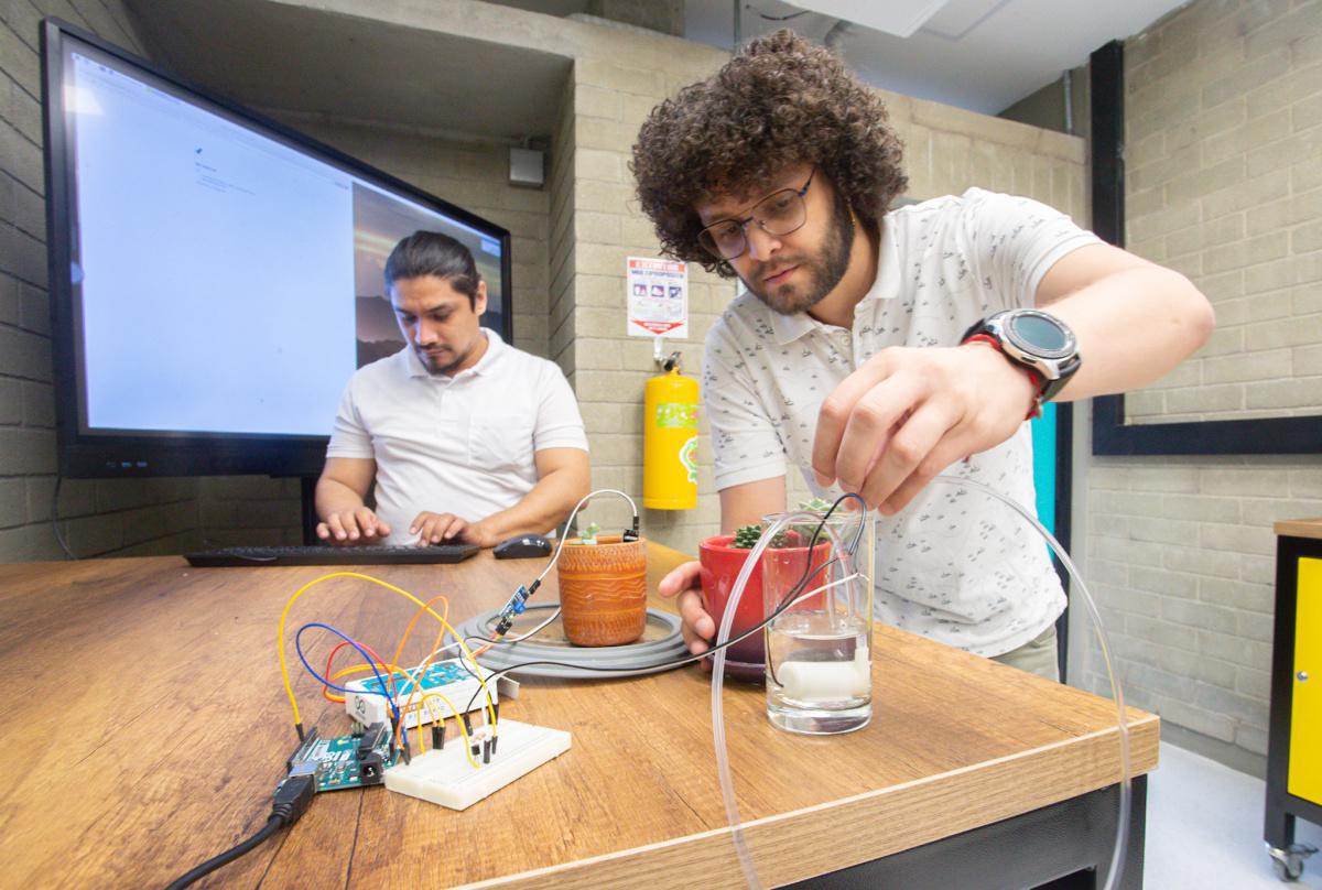 La Alcaldía de Medellín lanza línea de crédito para negocios de base tecnológica La Alcaldía de Medellín lanza línea de crédito para negocios de base tecnológica