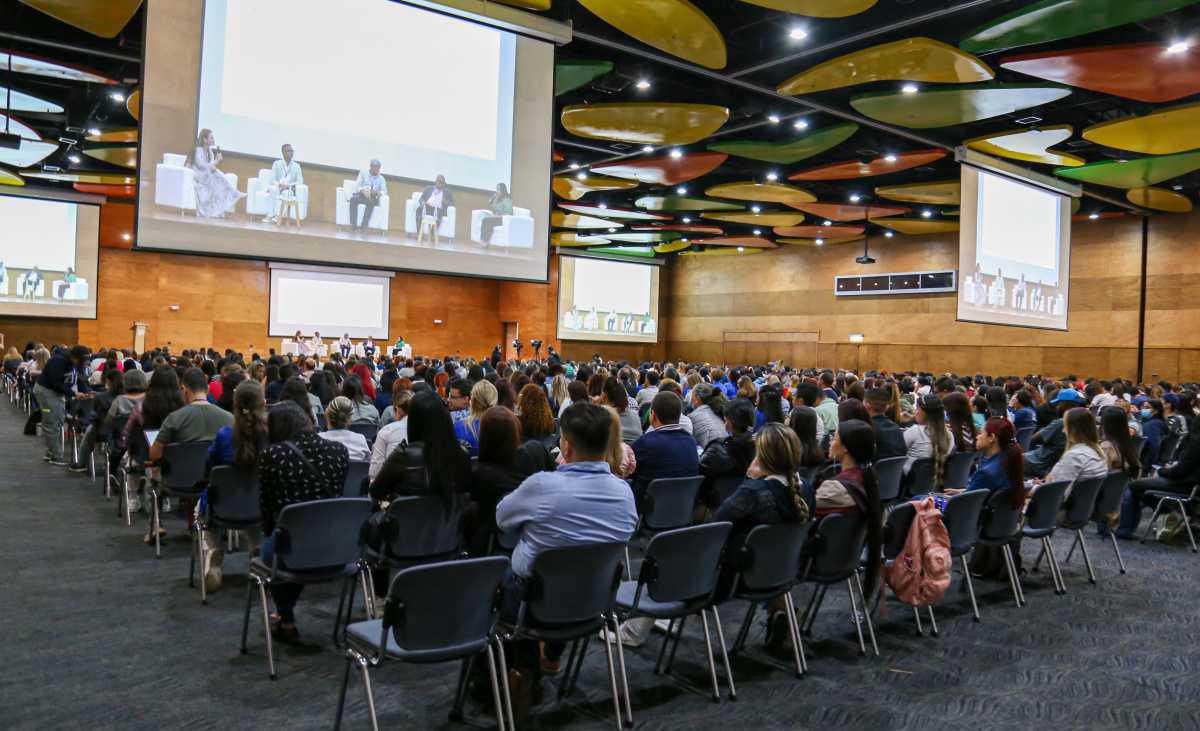 En Medellín se realizó el segundo Congreso Distrital de Vacunación que reunió a 900 profesionales de la salud del sector académico y privado En Medellín se realizó el segundo Congreso Distrital de Vacunación que reunió a 900 profesionales de la salud del sector académico y privado