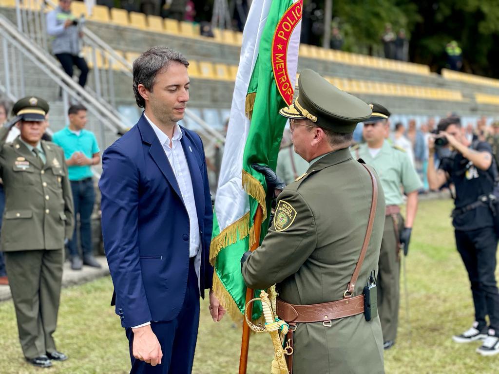 El alcalde Daniel Quintero Calle le encomendó al nuevo comandante de la Policía Metropolitana sostener las cifras de reducción de homicidios