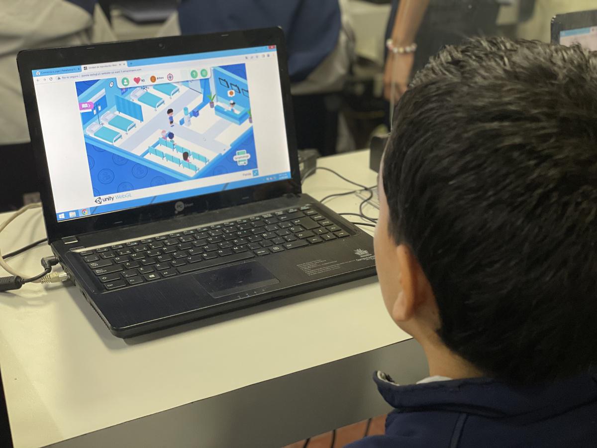 8.556 estudiantes de instituciones educativas oficiales fortalecen su aprendizaje del inglés por medio de un videojuego 8.556 estudiantes de instituciones educativas oficiales fortalecen su aprendizaje del inglés por medio de un videojuego