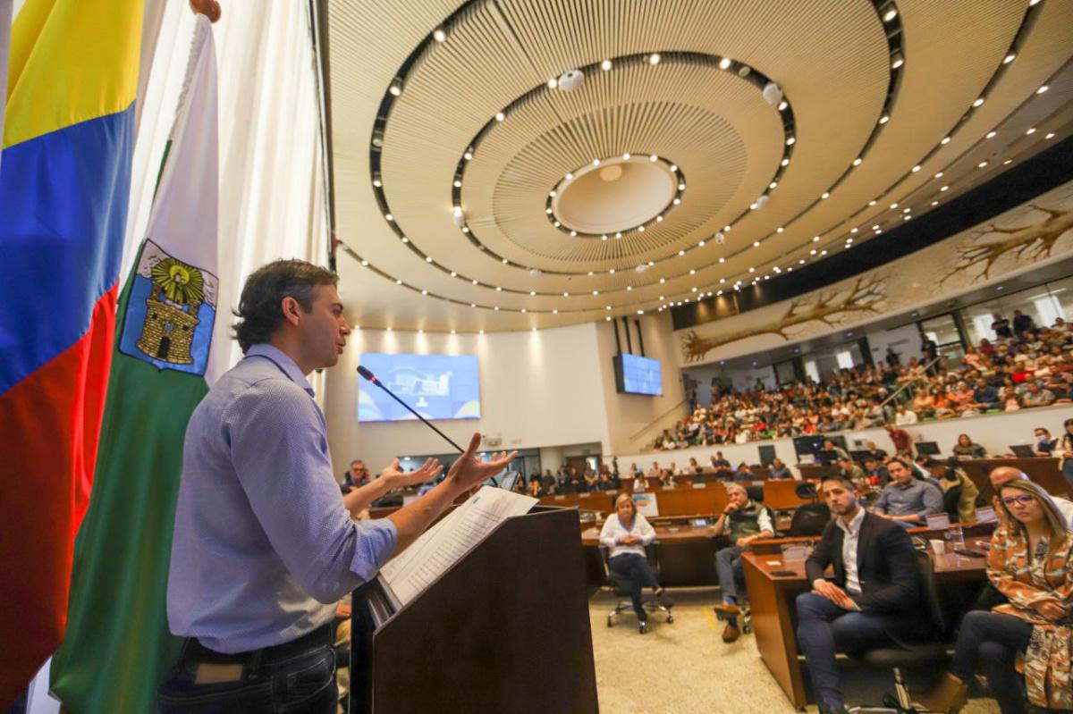 El alcalde Daniel Quintero Calle anunció en la instalación de sesiones ordinarias en el Concejo que seguirá proponiendo proyectos para proteger el patrimonio público El alcalde Daniel Quintero Calle anunció en la instalación de sesiones ordinarias en el Concejo que seguirá proponiendo proyectos para proteger el patrimonio público