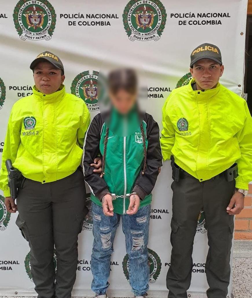 Autoridades capturaron a una mujer y aprehendieron a un menor, presuntos responsables del homicidio de una taxista