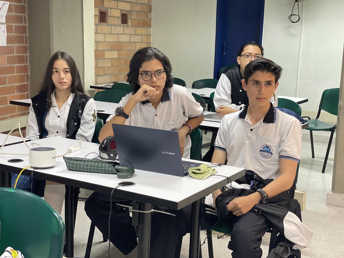 Estudiantes de instituciones educativas oficiales de Medellín participarán en la clase de software más grande del mundo Estudiantes de instituciones educativas oficiales de Medellín participarán en la clase de software más grande del mundo