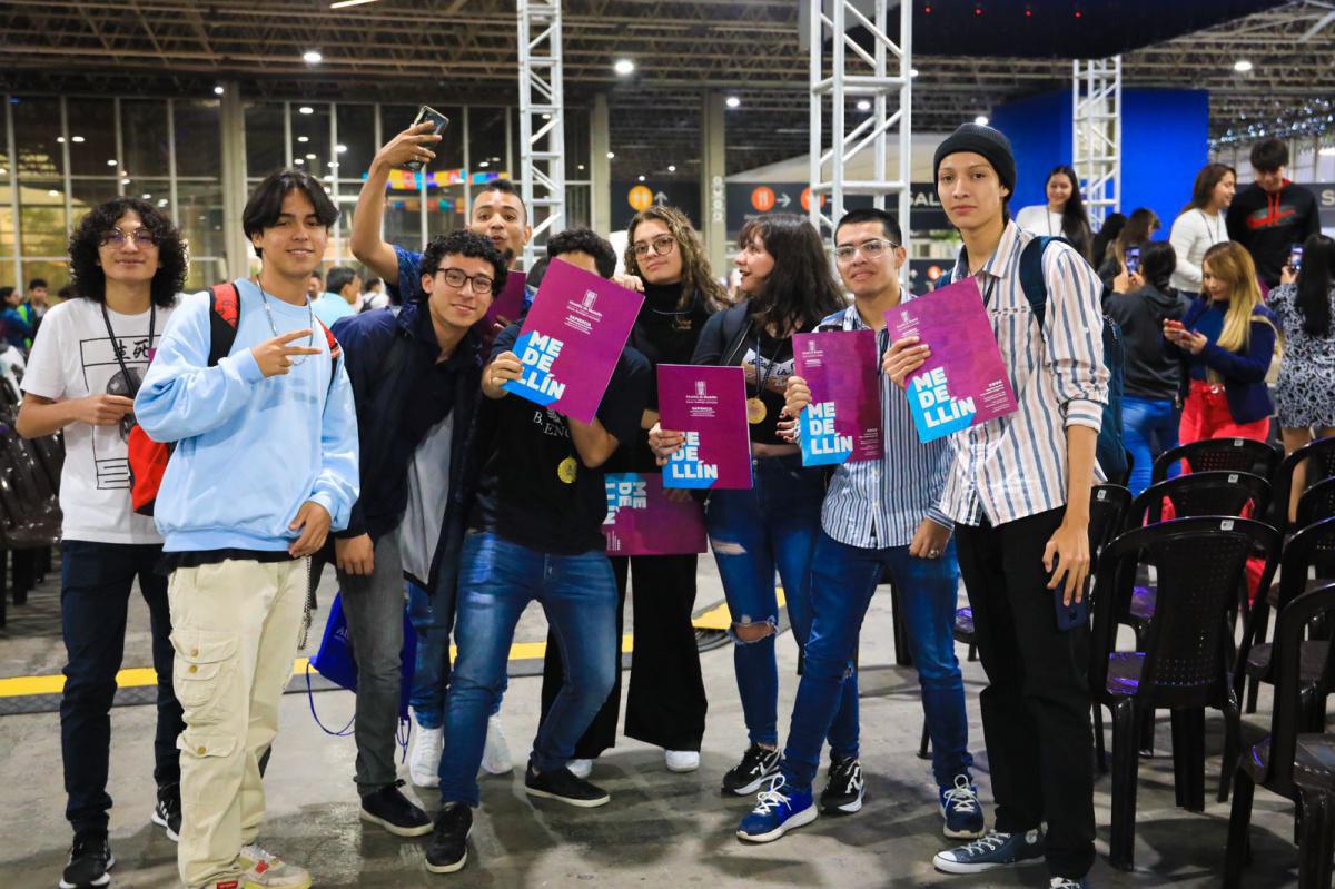 197 estudiantes recibieron la beca Mejores Bachilleres y podrán acceder a educación gratis en cualquier universidad