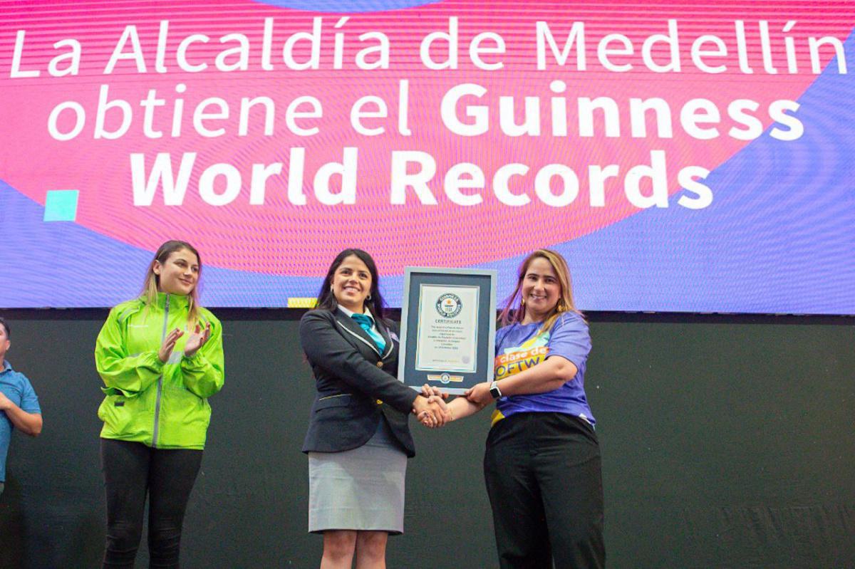 ¡Medellín obtuvo el Guinness World Records a la clase de software presencial más grande del mundo!
