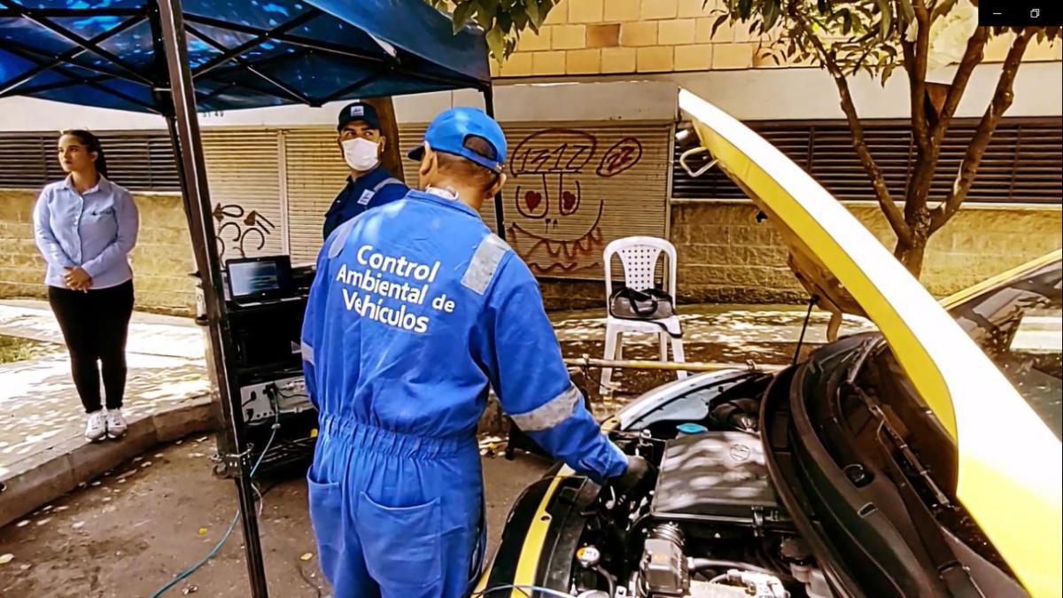 Bello y Área Metropolitana del Valle de Aburrá hacen controles pedagógicos de emisión de gases Bello y Área Metropolitana del Valle de Aburrá hacen controles pedagógicos de emisión de gases
