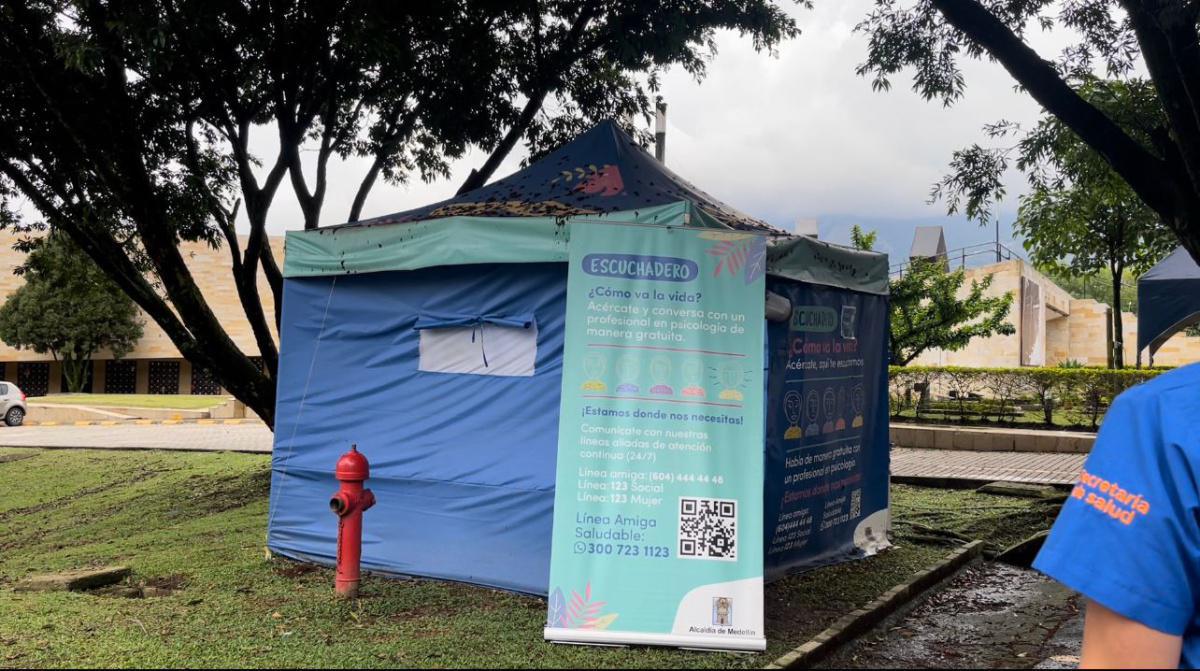 La Administración Distrital instaló un Escuchadero en el cementerio Campos de Paz y otro en Medicina Legal para apoyar psicológicamente el duelo