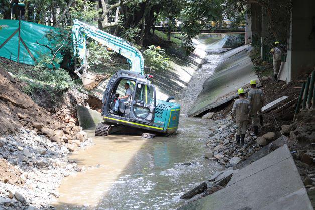 Con intervenciones en las quebradas, Medellín reduce riesgos de emergencias por lluvias  Con intervenciones en las quebradas, Medellín reduce riesgos de emergencias por lluvias
