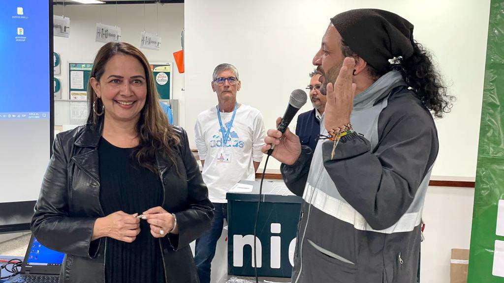 La Alcaldía de Medellín beneficia a 260 comerciantes informales con puestos de venta en los alumbrados navideños  La Alcaldía de Medellín beneficia a 260 comerciantes informales con puestos de venta en los alumbrados navideños