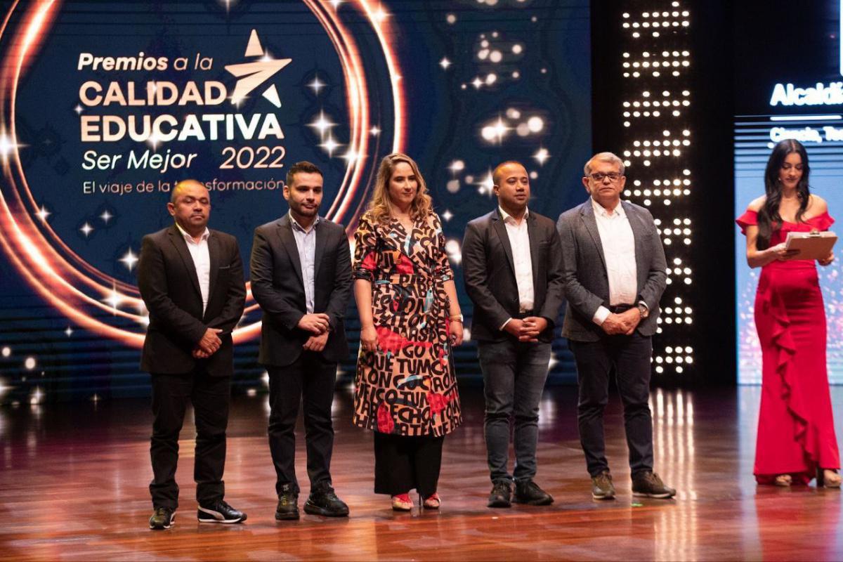 Premios a la Calidad Educativa de Medellín, Ser Mejor, reconocieron experiencias significativas enfocadas en la Cuarta Revolución Industrial Premios a la Calidad Educativa de Medellín, Ser Mejor, reconocieron experiencias significativas enfocadas en la Cuarta Revolución Industrial