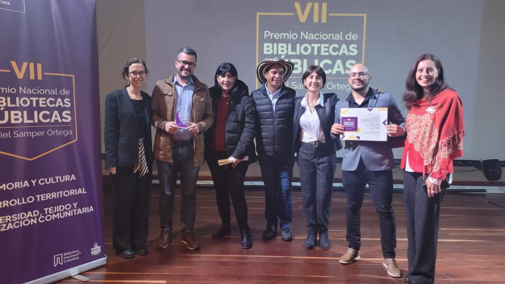 El Sistema de Bibliotecas Públicas de Medellín recibe el Premio Nacional Daniel Samper Ortega 2022