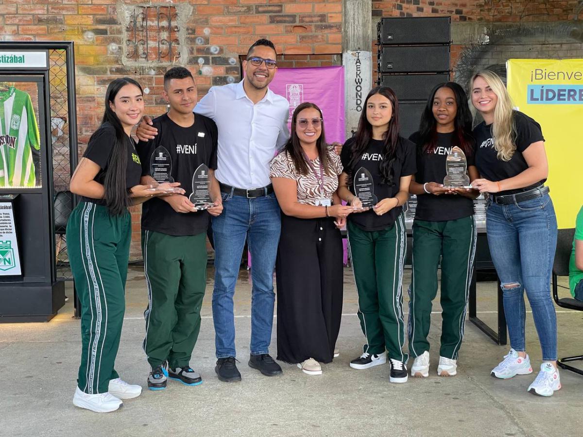 200 líderes estudiantiles aprendieron sobre cultura y convivencia en el fútbol junto a las barras populares de la ciudad 200 líderes estudiantiles aprendieron sobre cultura y convivencia en el fútbol junto a las barras populares de la ciudad