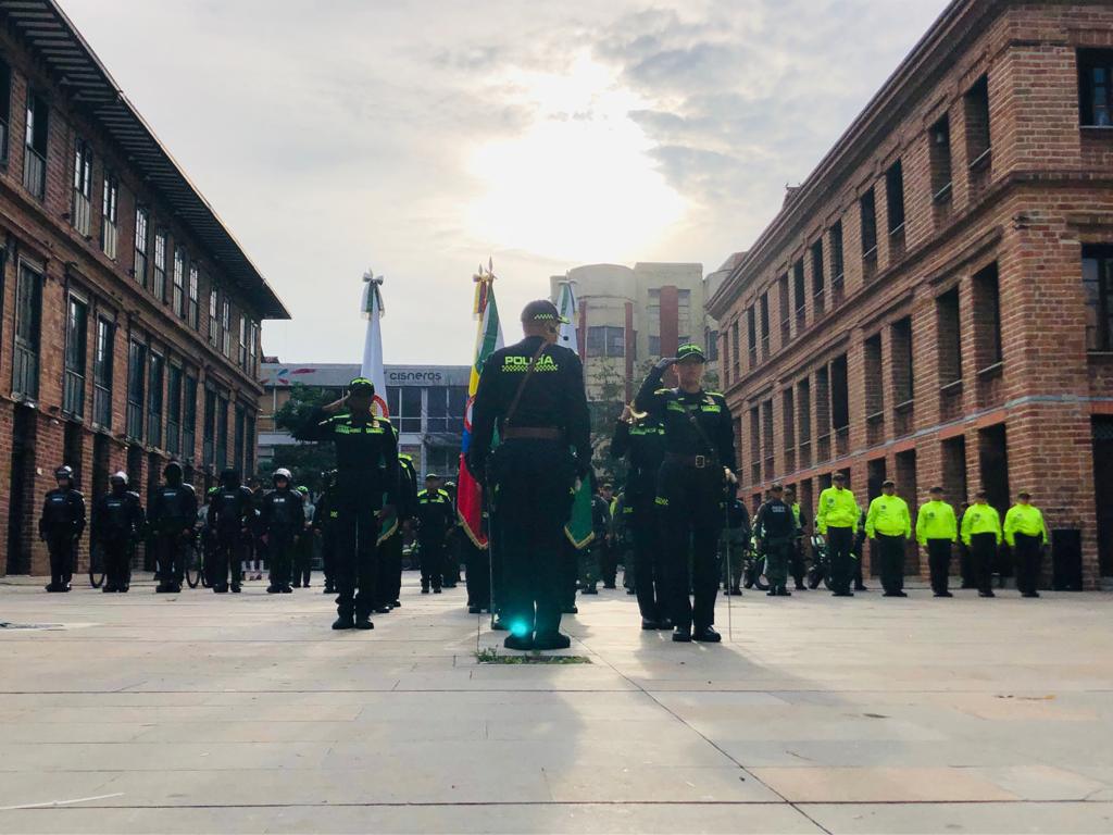 Con Puesto de Mando Unificado y equipos de reacción policial se refuerza la estrategia de prevención en el “Día de las Velitas” Con Puesto de Mando Unificado y equipos de reacción policial se refuerza la estrategia de prevención en el “Día de las Velitas”