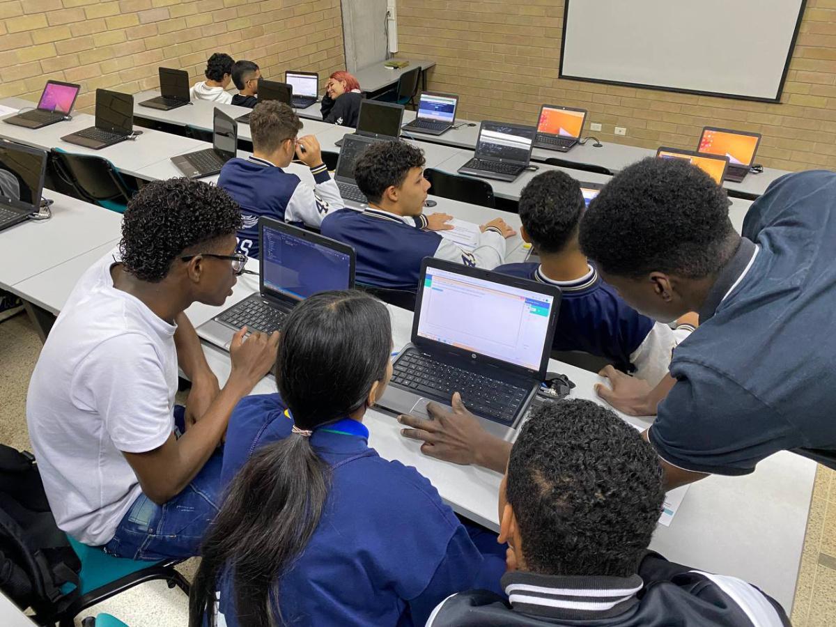 Se extiende inscripción para cursos sobre Cuarta Revolución Industrial para estudiantes de grado once con Computadores Futuro