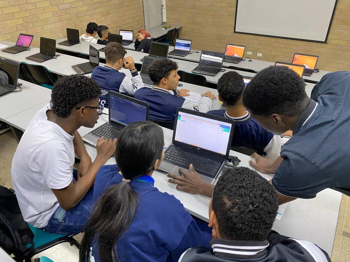 Se extiende inscripción para cursos sobre Cuarta Revolución Industrial para estudiantes de grado once con Computadores Futuro Se extiende inscripción para cursos sobre Cuarta Revolución Industrial para estudiantes de grado once con Computadores Futuro