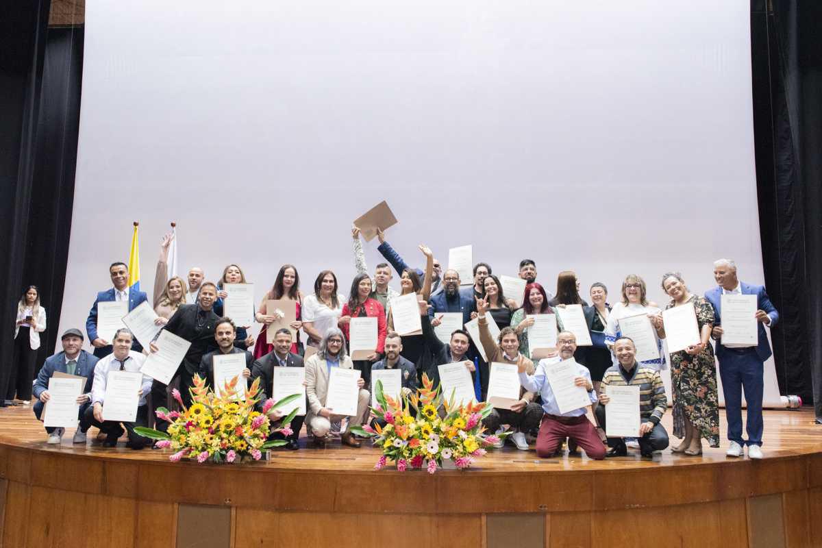 Con apoyo y acompañamiento del Distrito, 119 artistas de larga trayectoria recibieron título profesional en artes Con apoyo y acompañamiento del Distrito, 119 artistas de larga trayectoria recibieron título profesional en artes