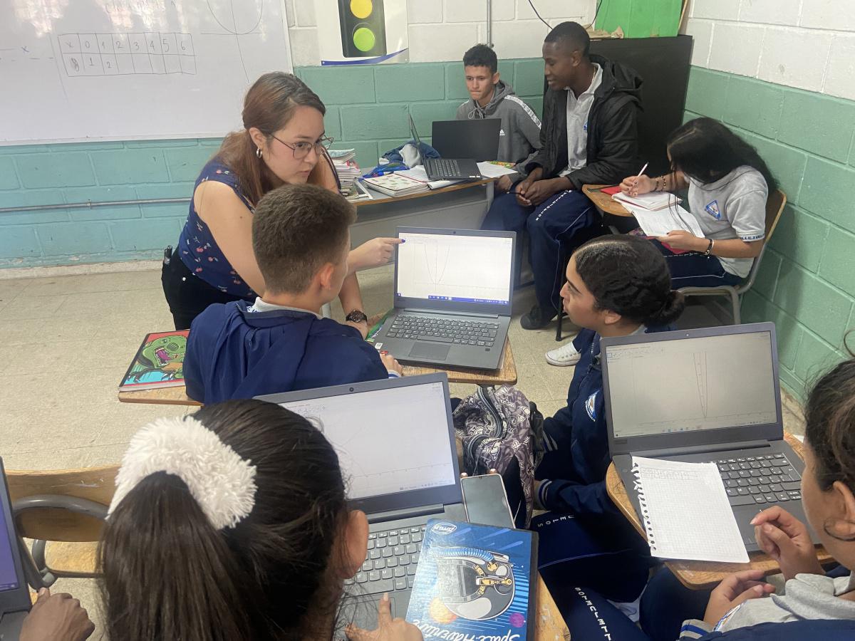 La Administración Distrital continuará ejecutando acciones y estrategias para avanzar en la transformación educativa de Medellín La Administración Distrital continuará ejecutando acciones y estrategias para avanzar en la transformación educativa de Medellín