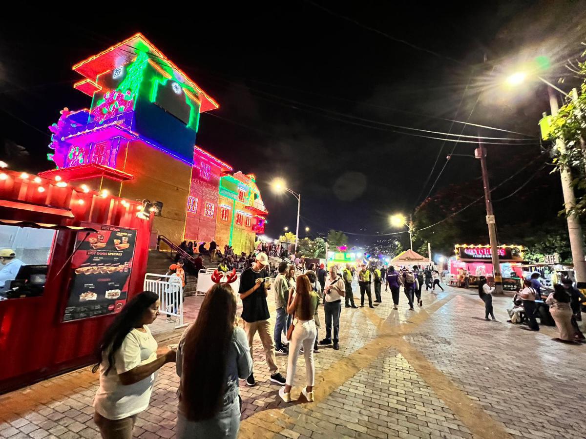 Ante gran afluencia en los alumbrados navideños, autoridades refuerzan vigilancia y acciones de prevención contra el hurto Ante gran afluencia en los alumbrados navideños, autoridades refuerzan vigilancia y acciones de prevención contra el hurto