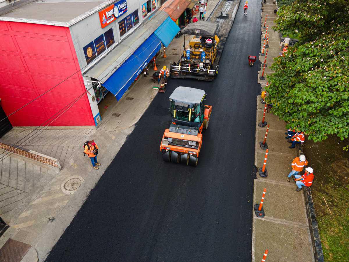 Medellín mejoró su malla vial con la intervención de más de 20.000 huecos en los últimos tres años Medellín mejoró su malla vial con la intervención de más de 20.000 huecos en los últimos tres años
