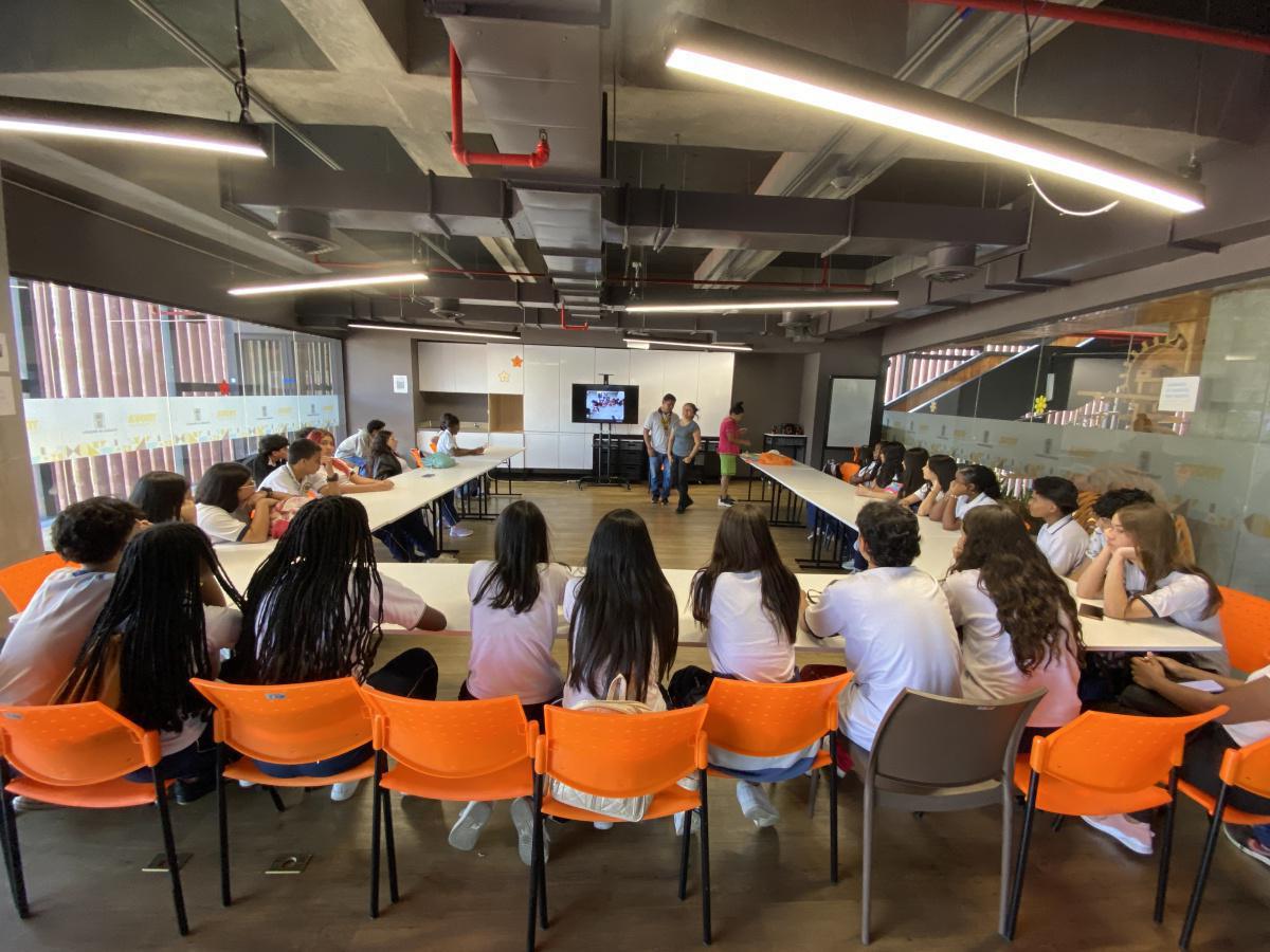 Estudiantes y maestros de educación básica y media de Medellín se forman en Cuarta Revolución Industrial en convenio con las IES del Distrito Estudiantes y maestros de educación básica y media de Medellín se forman en Cuarta Revolución Industrial en convenio con las IES del Distrito