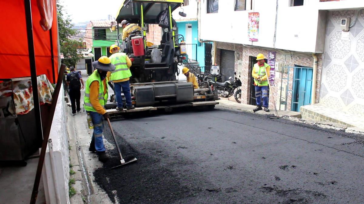 La recuperación de la red vial de Bello continúa La recuperación de la red vial de Bello continúa