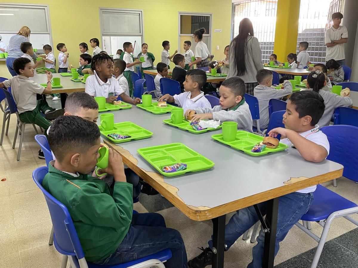 Más de 260.00 estudiantes se benefician de los programas de permanencia educativa en las instituciones oficiales Más de 260.00 estudiantes se benefician de los programas de permanencia educativa en las instituciones oficiales