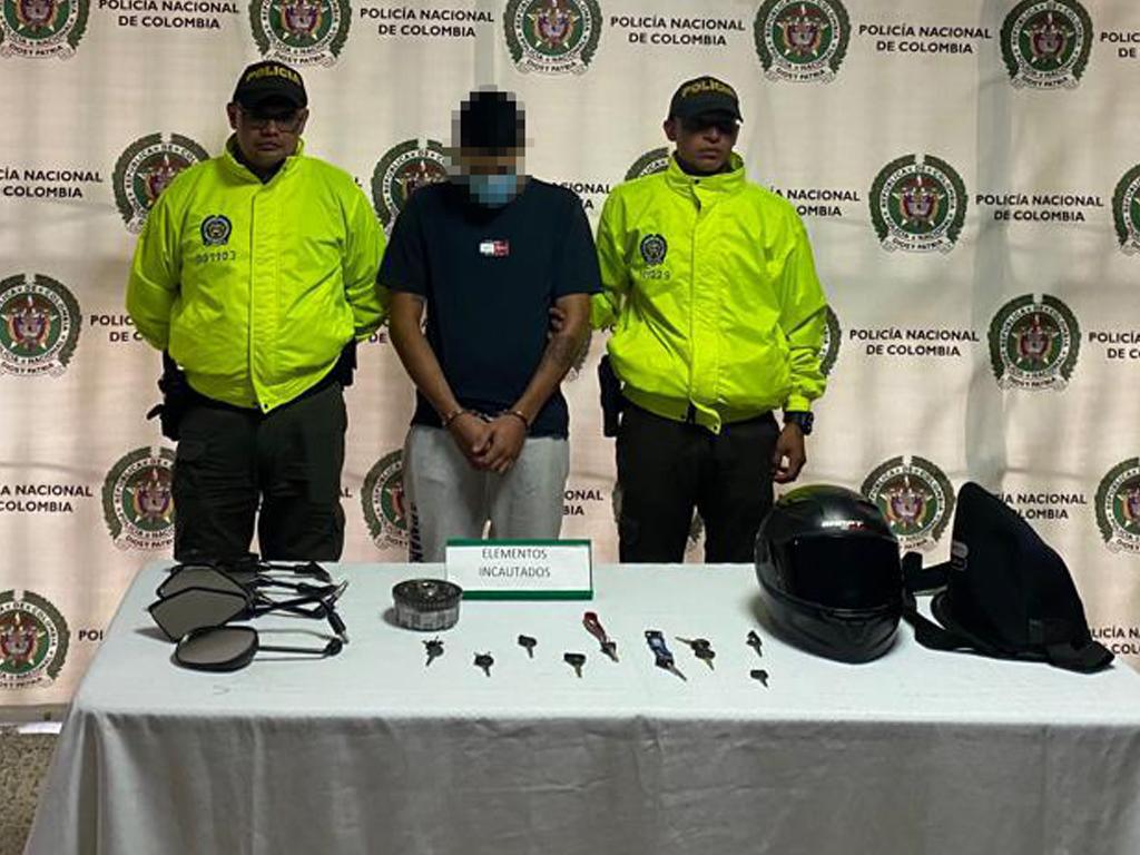 Gracias a las cámaras inteligentes hallaron una bodega de motos robadas y al presunto homicida de un patrullero de la Policía