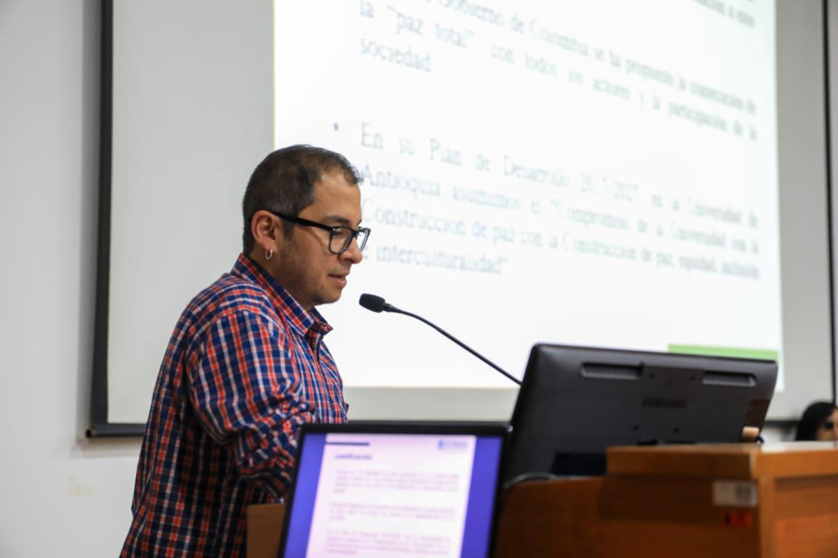 La Alcaldía de Medellín y la UdeA realizarán diplomado para la construcción de la paz total en el Distrito La Alcaldía de Medellín y la UdeA realizarán diplomado para la construcción de la paz total en el Distrito