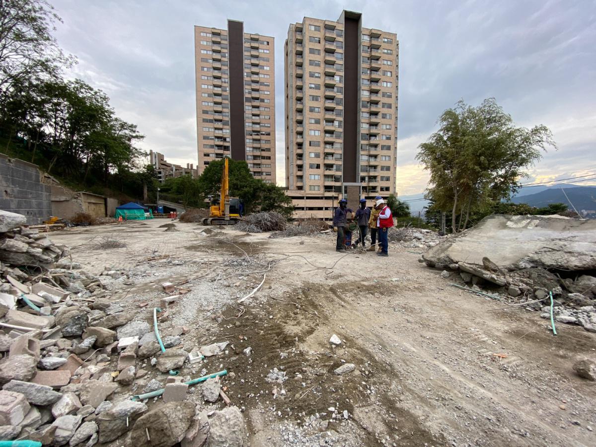 En un 90% avanza remoción de escombros en Continental Towers