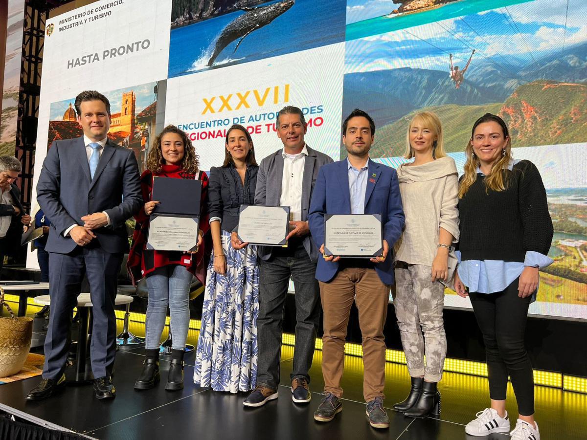 Medellín fue reconocida como la ciudad con mejor práctica de competitividad turística de criterio social del país Medellín fue reconocida como la ciudad con mejor práctica de competitividad turística de criterio social del país