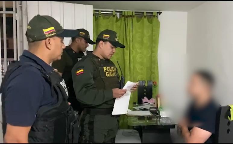 Grupos especiales de la policía capturaron a cuatro extorsionistas durante operativos encubiertos