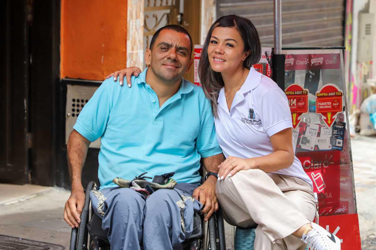 La Alcaldía de Medellín entregó planes de negocio e insumos que benefician a 263 personas con discapacidad