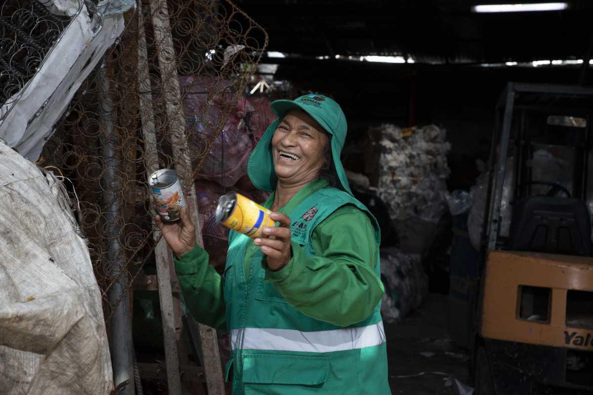 En Medellín, recicladores reciben acompañamiento y capacitación para mejorar las condiciones de su oficio