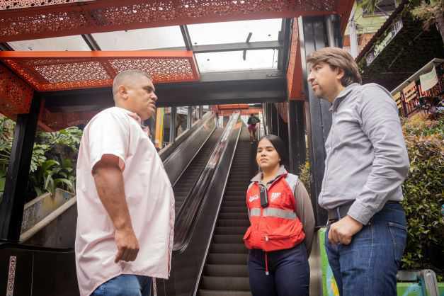En completa normalidad operan los seis tramos de las escaleras eléctricas de la comuna 13 En completa normalidad operan los seis tramos de las escaleras eléctricas de la comuna 13