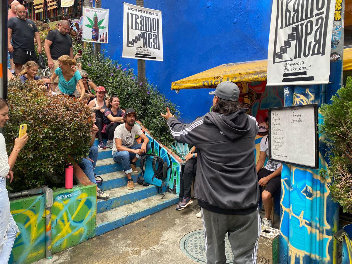 La Alcaldía de Medellín ha formado a 184 personas en el sector del turismo de la Comuna 13 La Alcaldía de Medellín ha formado a 184 personas en el sector del turismo de la Comuna 13