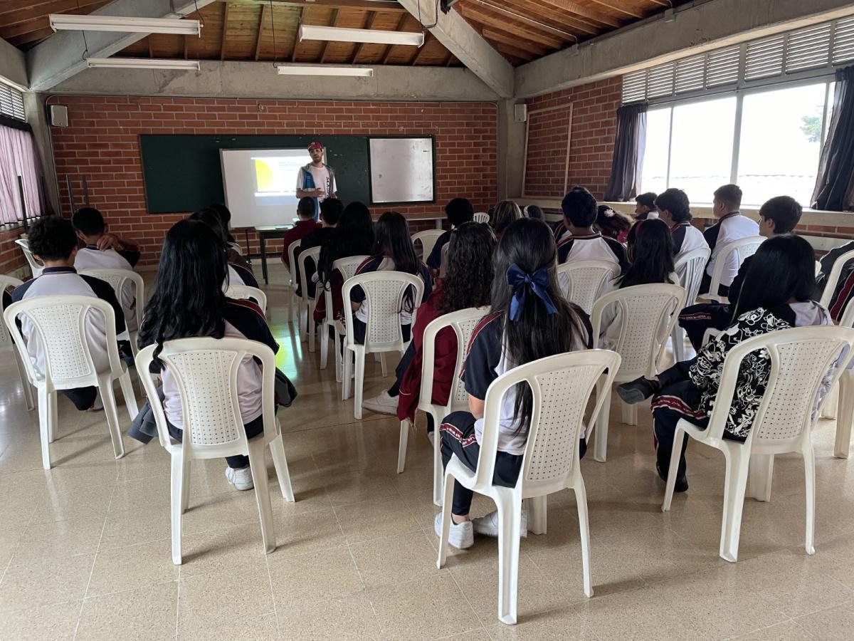 1.305 estudiantes de Medellín se han capacitado para ser Líderes Futuro 1.305 estudiantes de Medellín se han capacitado para ser Líderes Futuro