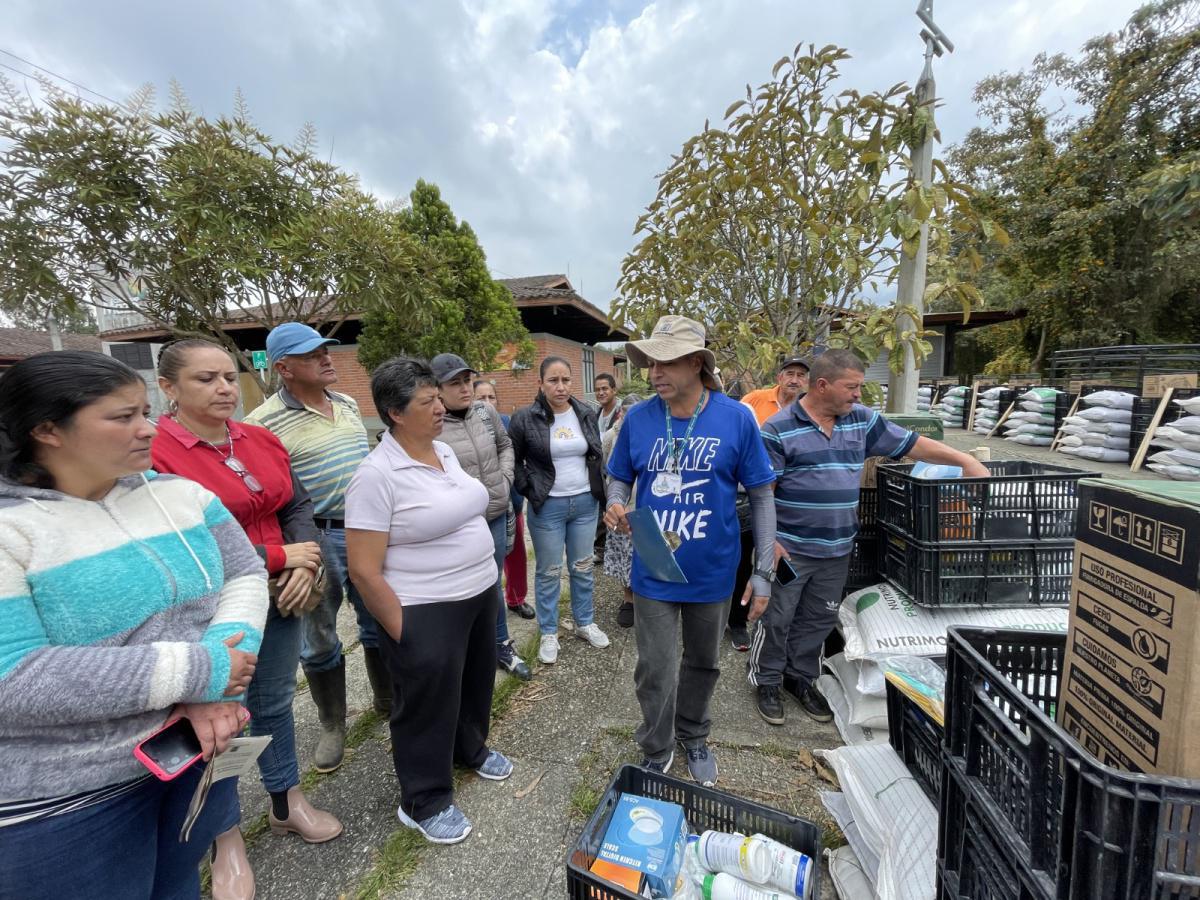 La Alcaldía de Medellín entrega insumos y herramientas a 1.270 productores del Programa Agropecuario Municipal