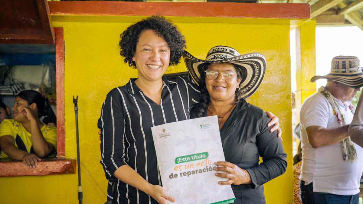 De la Guerra a la Esperanza - Familias de Ituango Obtienen Títulos de Más de 800 Hectáreas para un Nuevo Comienzo De la Guerra a la Esperanza - Familias de Ituango Obtienen Títulos de Más de 800 Hectáreas para un Nuevo Comienzo