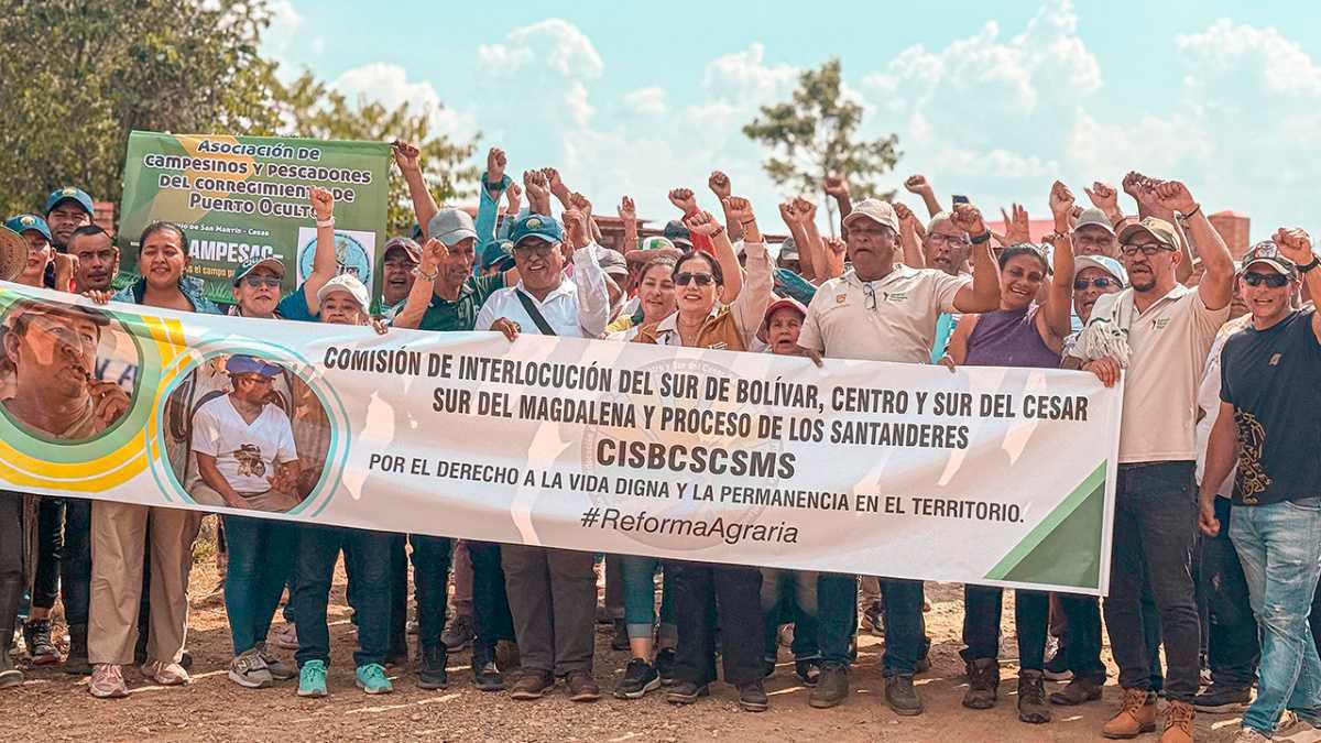 ¡Campesinos del Cesar recuperan tierra arrebatada por paramilitares!  ¡Campesinos del Cesar recuperan tierra arrebatada por paramilitares!