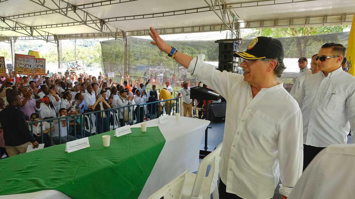 Petro anuncia $2,1 billones extra para universidades públicas: más cupos y menos corrupción  Petro anuncia $2,1 billones extra para universidades públicas: más cupos y menos corrupción