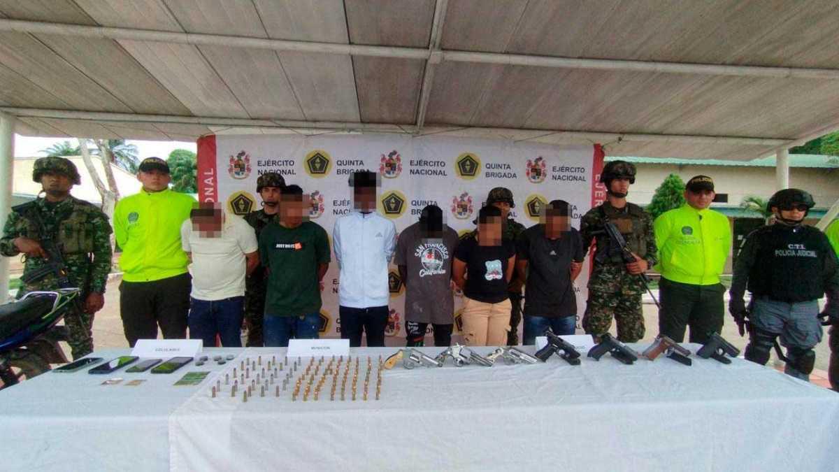 Golpe al ELN: 8 capturados y toneladas de cocaína incautadas en operativos en Antioquia, La Guajira y Catatumbo Golpe al ELN: 8 capturados y toneladas de cocaína incautadas en operativos en Antioquia, La Guajira y Catatumbo