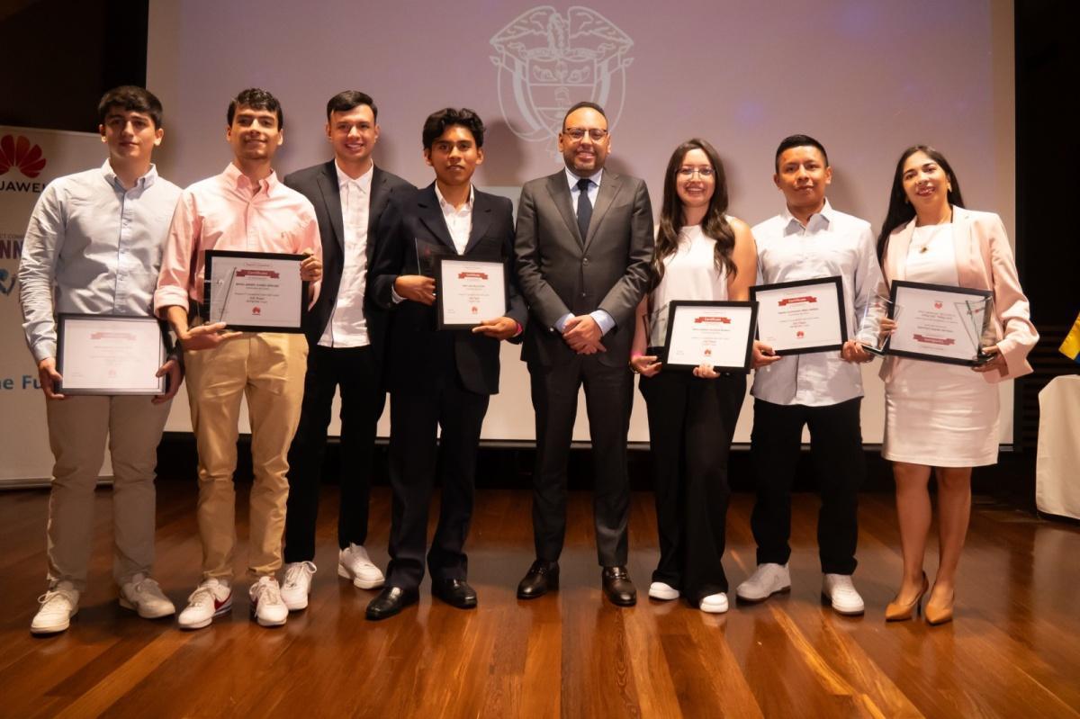 ¡De Popayán para el mundo! Estudiantes de la U. del Cauca representarán a Colombia en final mundial de TIC en China