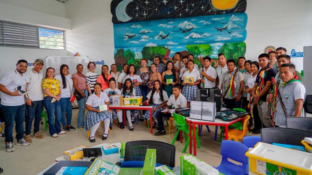 Tumaco estrena 13 laboratorios de ciencia y tecnología: ¡El Pacífico se llena de futuro! Tumaco estrena 13 laboratorios de ciencia y tecnología: ¡El Pacífico se llena de futuro!