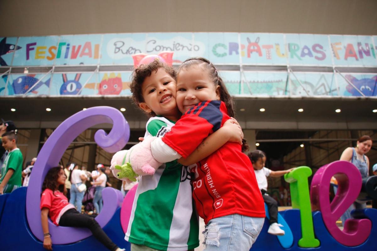 ¡Rojos y verdes unidos! Niños de las barras de Nacional y Medellín dan lección de paz en Festival Buen Comienzo