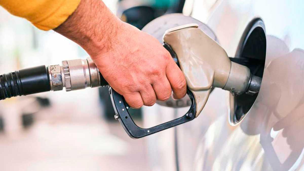 Petro propone que ricos paguen deuda de subsidios a gasolina de Duque en reforma tributaria