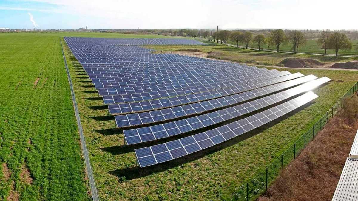 Gobierno asegura plata para comunidades energéticas: luz solar llegará a veredas olvidadas