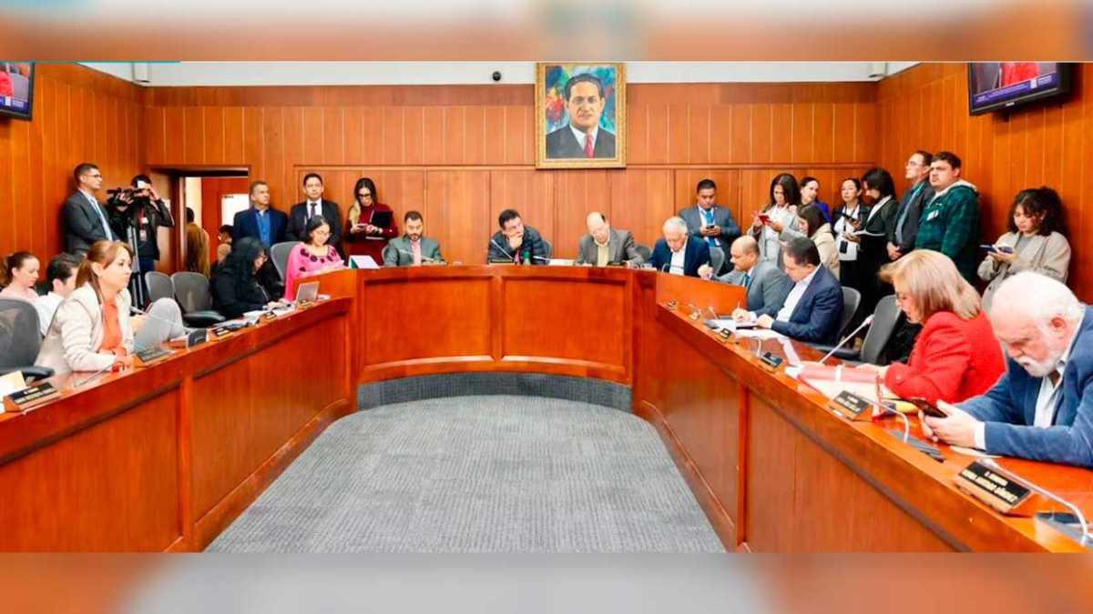 Petro anuncia demanda contra senadores: 'Decisión sobre reforma a la salud es mentirosa y delictiva'