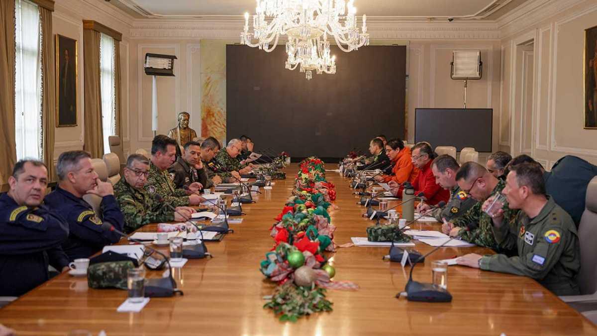 Petro Pone la Plata: Ordena Gestionar $49 Billones para una Década de Lucha Antiterrorista Petro Pone la Plata: Ordena Gestionar $49 Billones para una Década de Lucha Antiterrorista