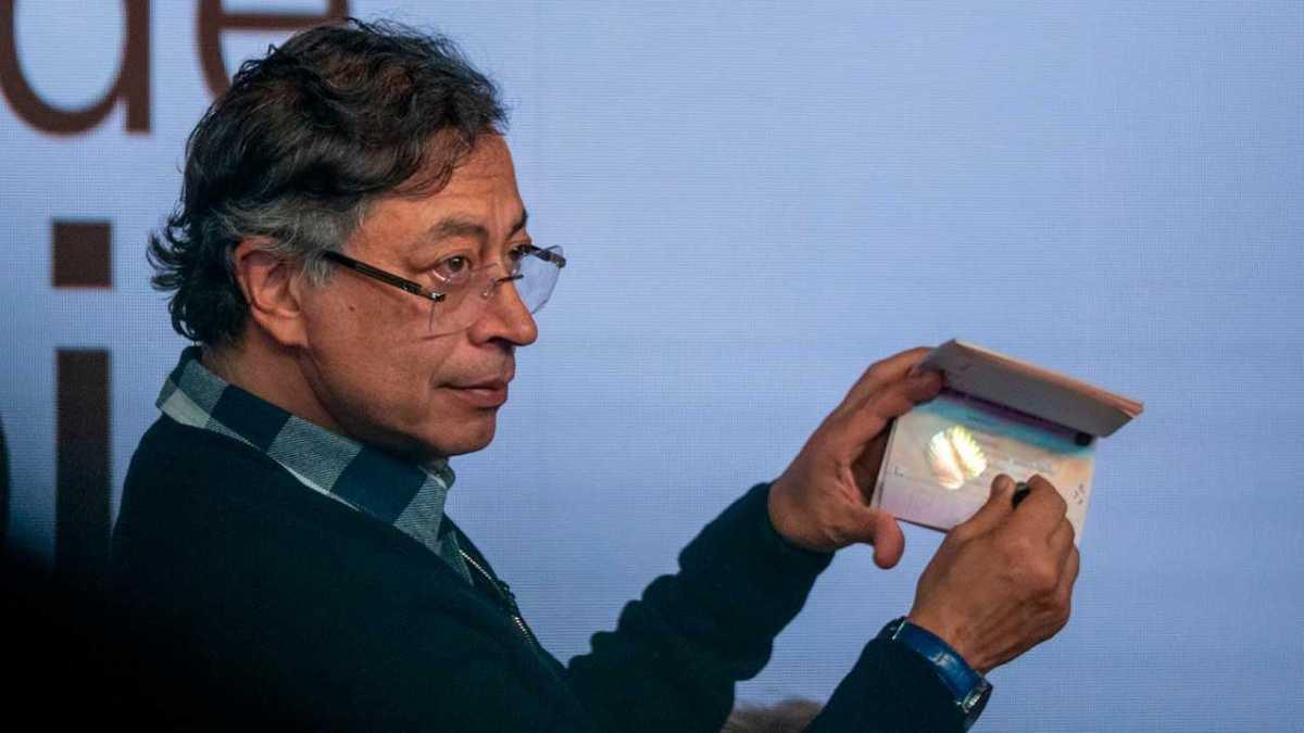 Colombia Estrena Pasaporte: Más Seguro, con Mariposas Amarillas y Soberanía Digital Colombia Estrena Pasaporte: Más Seguro, con Mariposas Amarillas y Soberanía Digital