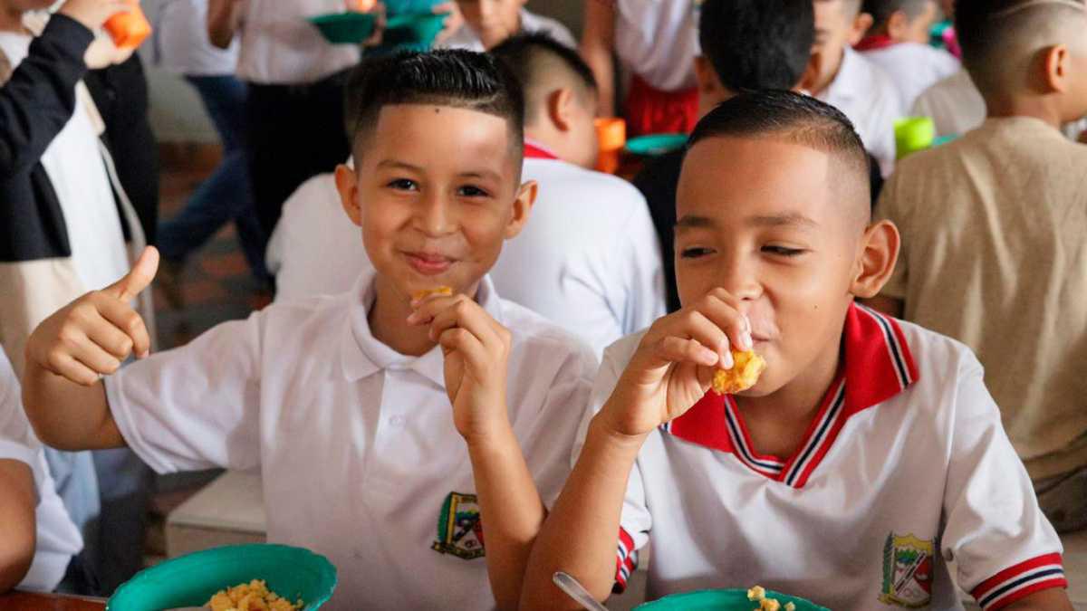 Plato Lleno para los Estudiantes: Gobierno Duplica Presupuesto del PAE y Beneficiará a 6,2 Millones de Niños Plato Lleno para los Estudiantes: Gobierno Duplica Presupuesto del PAE y Beneficiará a 6,2 Millones de Niños